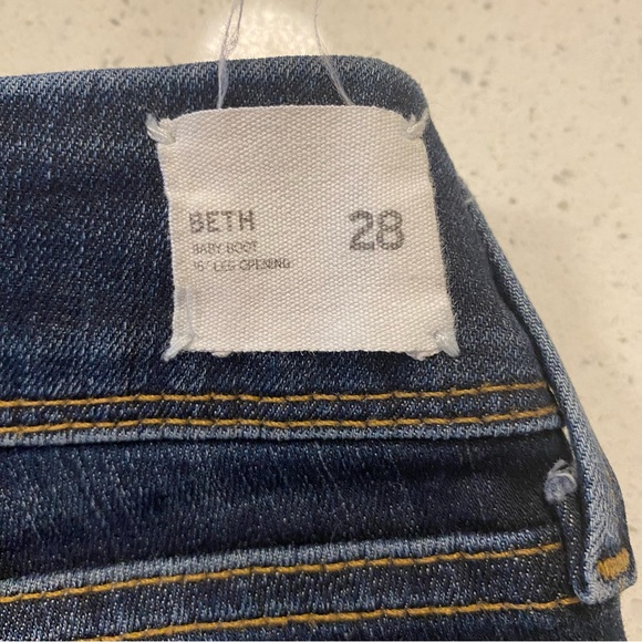 Hudson Beth Baby Boot jeans signature flap pocket. Size 28 - Picture 10 of 12